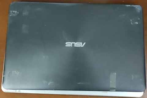 LAPTOP-ASUS-R752L