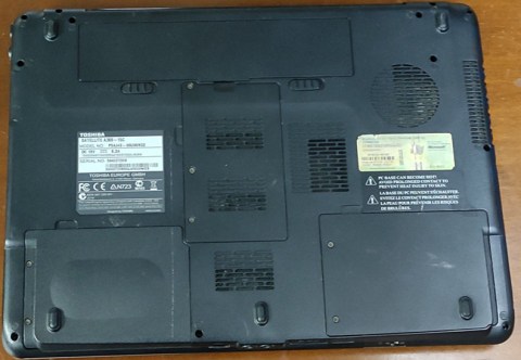 LAPTOP-TOSHIBA-A300-15C-3