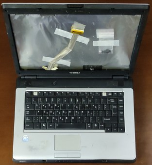 LAPTOP-TOSHIBA-SATELLITE-L300-11M-2