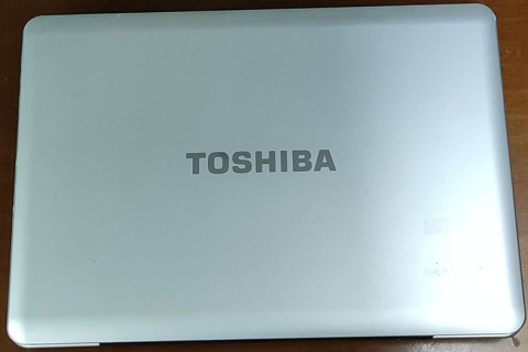 LAPTOP-TOSHIBA-SATELLITE-L450D-12J