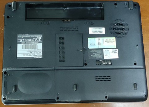 LAPTOP-TOSHIBA-SATTELITE-L300-3