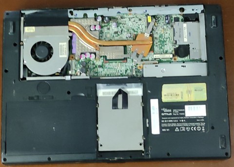 LAPTOP-FUJITSU-SIEMENS-AMILO-PI3540-3