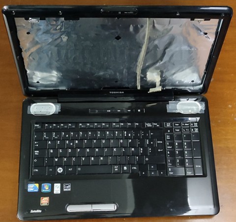LAPTOP-TOSHIBA-SATELLITE-L555-11K-2